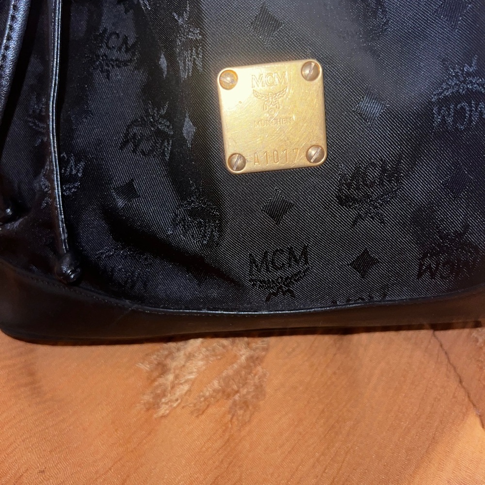 MCM Black and Gold Drawstring Bucketbag - Picture 2 of 13
